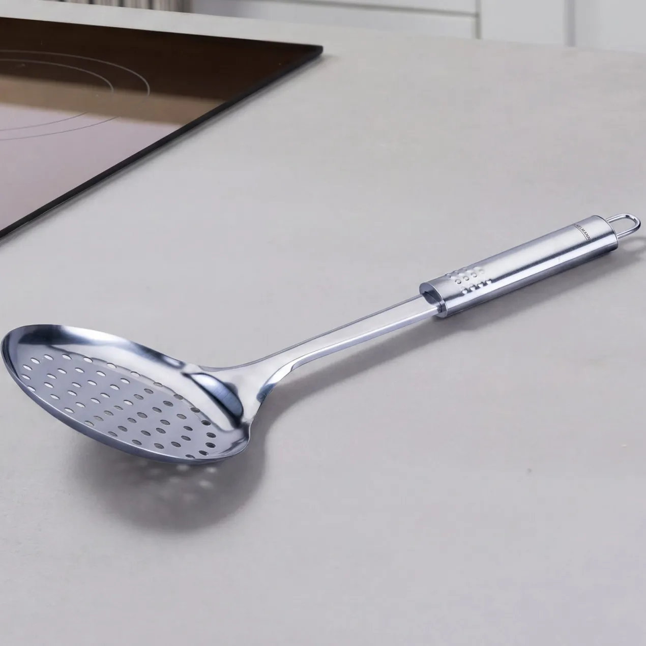 Abseihlöffel gelocht Ovalgriff, 35cm