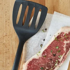 Pfannenwender mit Schlitzen Pride, 32cm