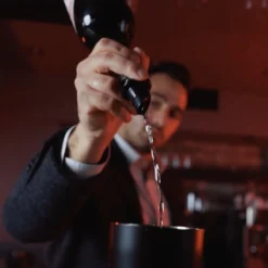 Weinausgießer Specter, schwarz
